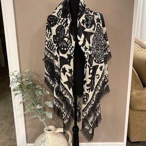Alexander McQueen Magical Unicorn Shawl Black & White Pre-Owned